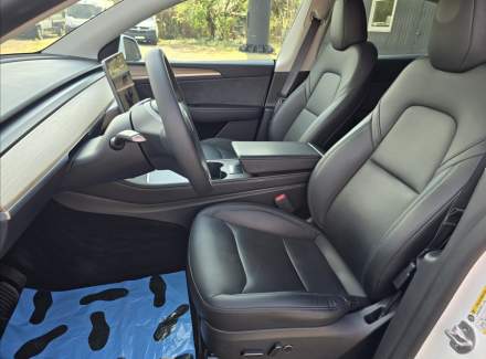 Tesla - Model Y