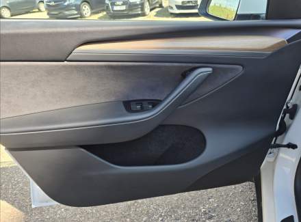 Tesla - Model Y