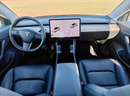 Tesla - Model 3