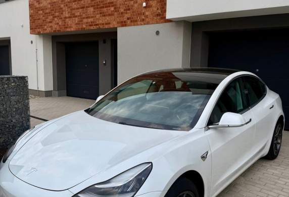 Tesla - Model 3