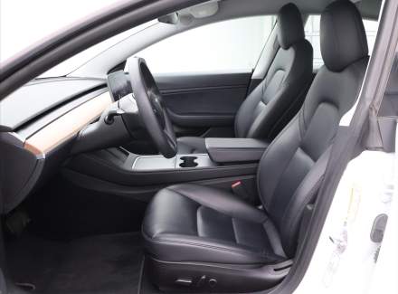 Tesla - Model 3
