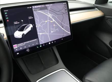 Tesla - Model 3