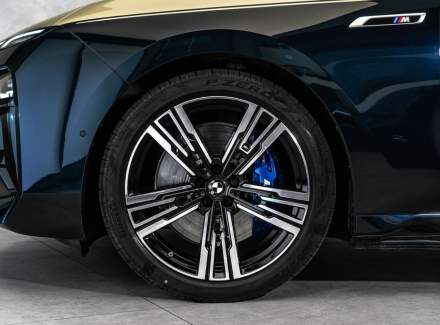 BMW - i7