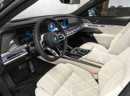BMW - i7