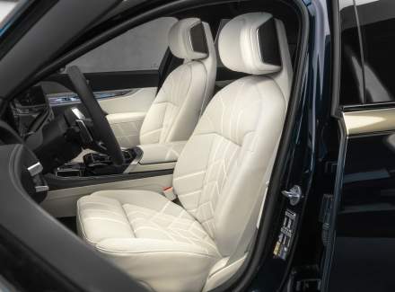 BMW - i7