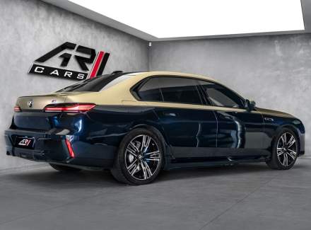 BMW - i7