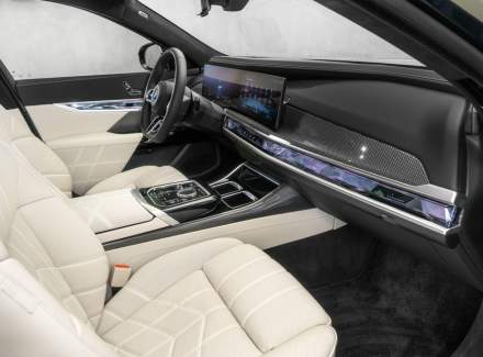 BMW - i7