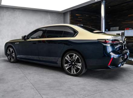 BMW - i7