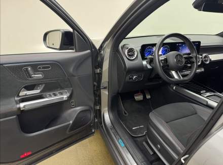 Mercedes-Benz - EQB