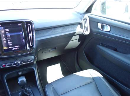 Volvo - XC40