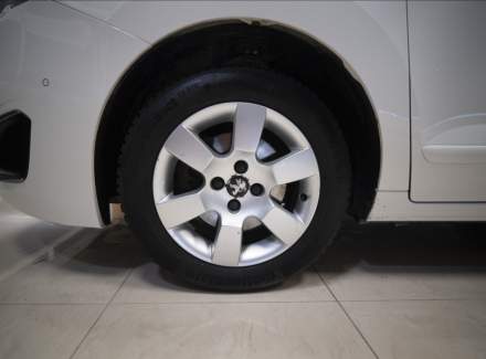 Peugeot - 5008