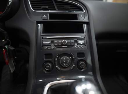 Peugeot - 5008