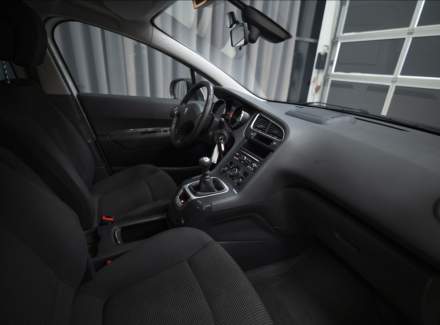 Peugeot - 5008
