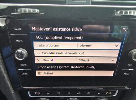 Volkswagen - Golf