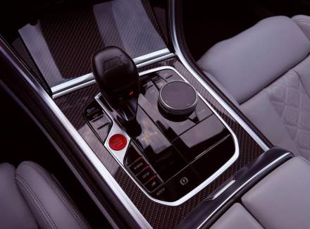 BMW - M8