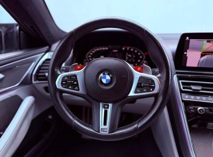 BMW - M8