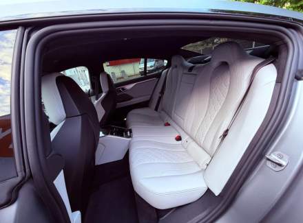 BMW - M8
