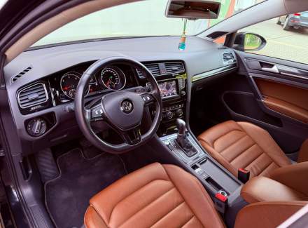 Volkswagen - Golf