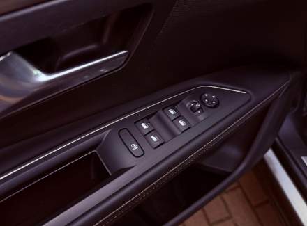 Peugeot - 5008