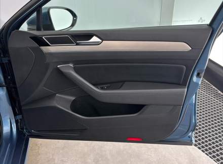 Volkswagen - Passat