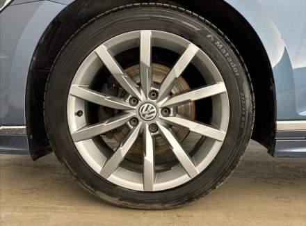 Volkswagen - Passat