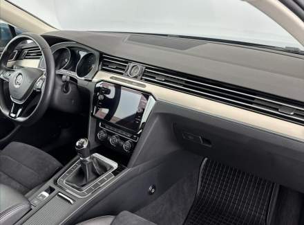 Volkswagen - Passat