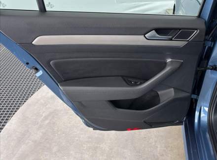 Volkswagen - Passat