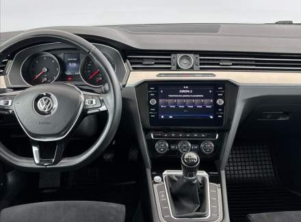 Volkswagen - Passat