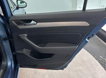 Volkswagen - Passat