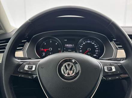 Volkswagen - Passat