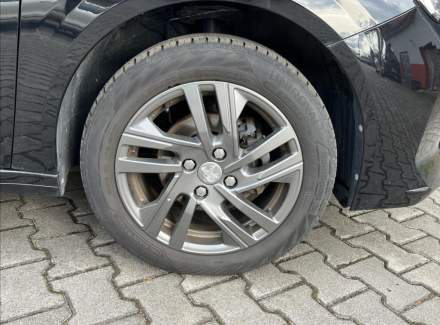 Peugeot - 208