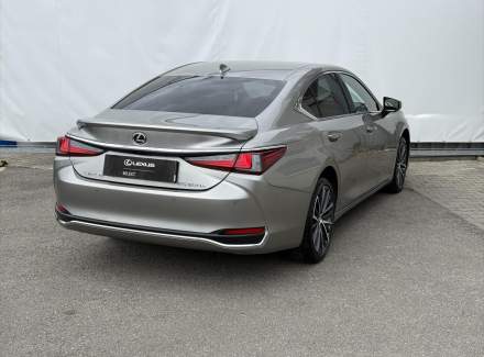 Lexus - ES