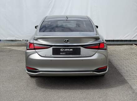 Lexus - ES