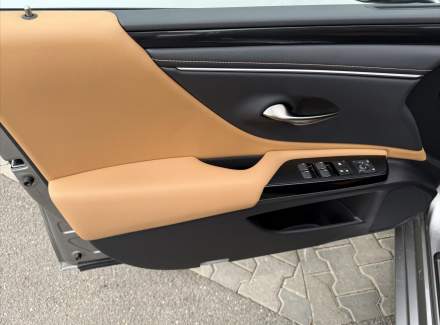 Lexus - ES