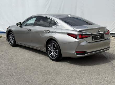 Lexus - ES