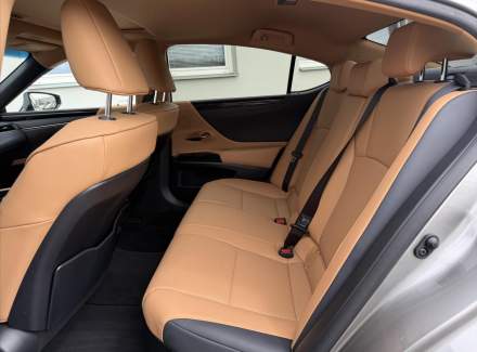 Lexus - ES
