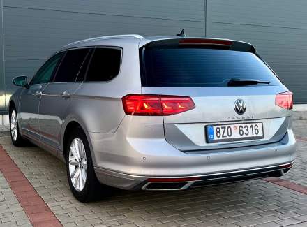 Volkswagen - Passat