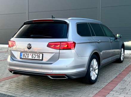 Volkswagen - Passat