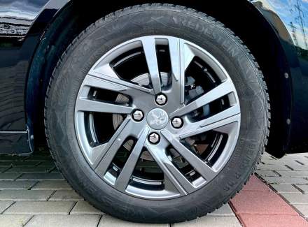 Peugeot - 208