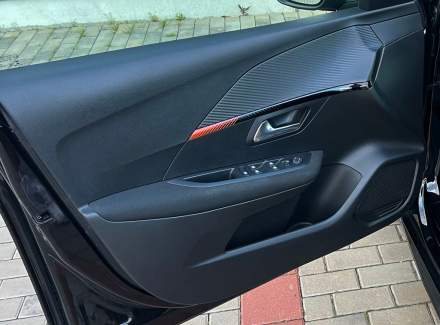 Peugeot - 208