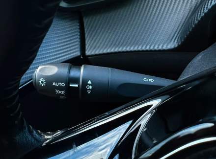 Peugeot - 208