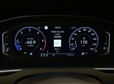 Volkswagen - Passat