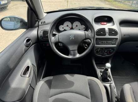 Peugeot - 206