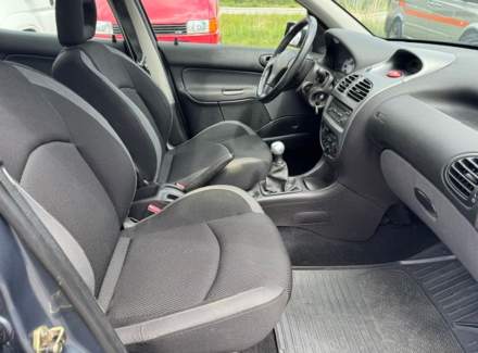 Peugeot - 206