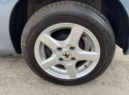 Peugeot - 206