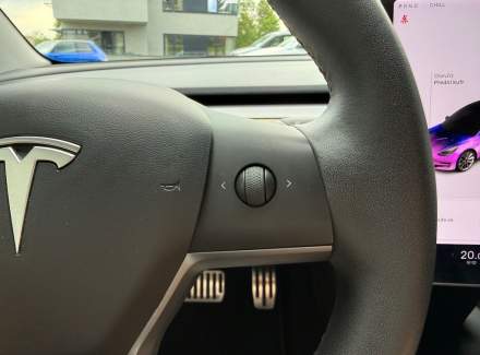 Tesla - Model 3