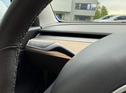 Tesla - Model 3