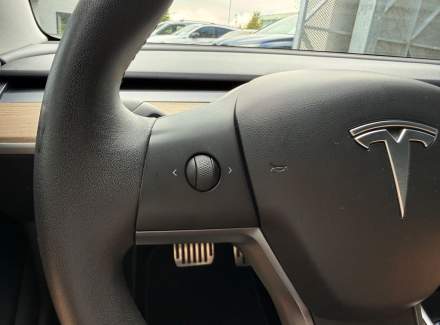 Tesla - Model 3