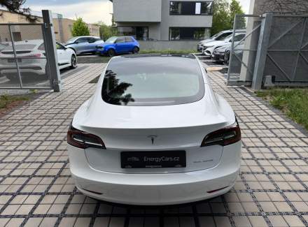 Tesla - Model 3