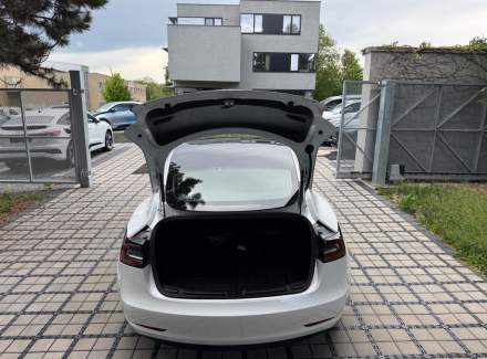 Tesla - Model 3